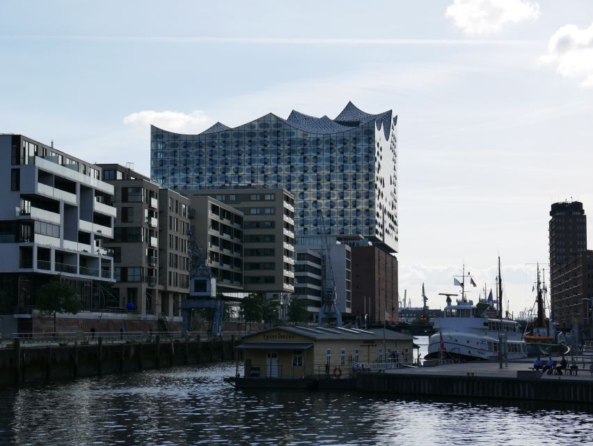 Hamburg: Speicherstadt & HafenCity Tour - Kibbelsteg and a changing view of the canals