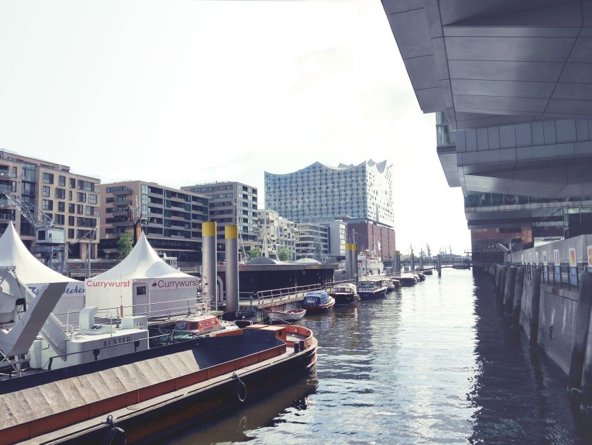 Hamburg: Speicherstadt & HafenCity Tour - Sandtorkai-Hof, Genuss Speicher, and the pleasure of short stops