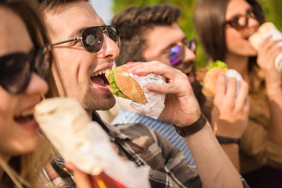 Hamburg: St. Pauli Food and Bier Tour - Starting At The Landungsbrücken With A Fish Sandwich