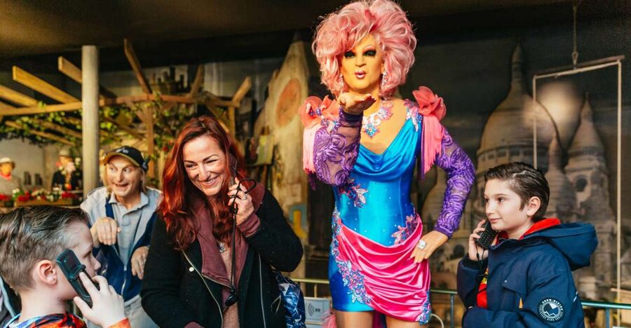 Hamburg: Ticket to the Panoptikum Waxworks - Arriving at Spielbudenplatz in St. Pauli