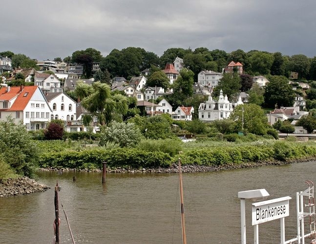 Hamburg: Tour of Blankenese on the Banks of the Elbe - Starting at the Blankenese S-Bahn station