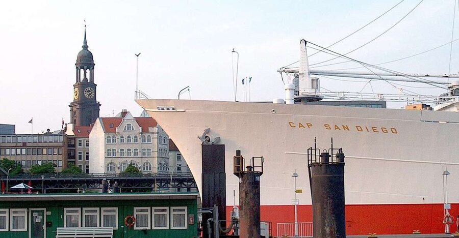 Hamburg: Traditional Harbor Tour with Commentary - The Historic Warehouse District and Its Canals