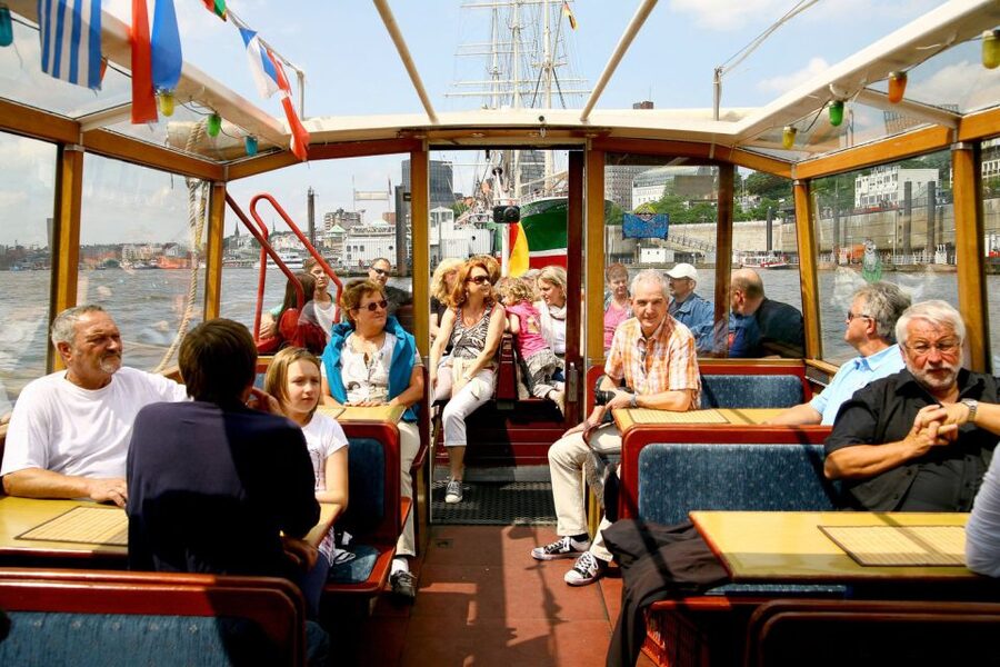 Hamburg: Traditional Harbor Tour with Commentary - Hafencity and Hamburg’s New Waterfront