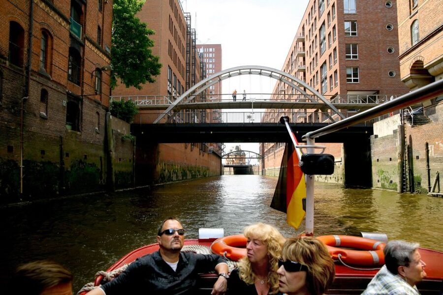 Hamburg: Traditional Harbor Tour with Commentary - Container Terminals and Blohm & Voss