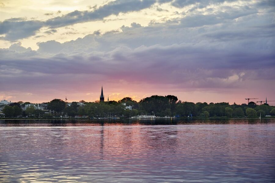 Hamburg: Twilight cruise - What the changing light adds