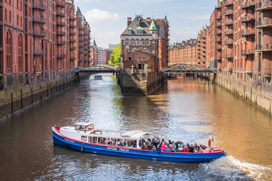 Hamburg: Ultimate Barge Tour with Live Commentary - Key points before you book