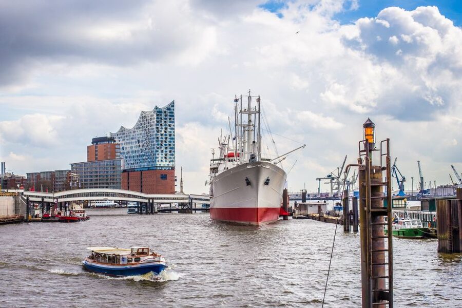Hamburg: Ultimate Barge Tour with Live Commentary - Why Hamburg’s harbor deserves two hours