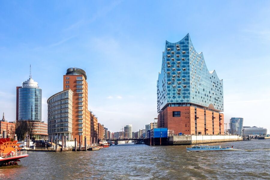 Hamburg: Ultimate Barge Tour with Live Commentary - Speicherstadt, HafenCity, and the Elbphilharmonie