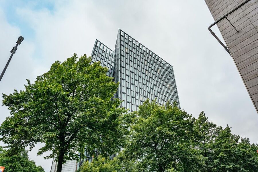 Hamburgs Highlights: Harbor Cruise & Reeperbahn Walking Tour - HafenCity, bridges, and the container terminals