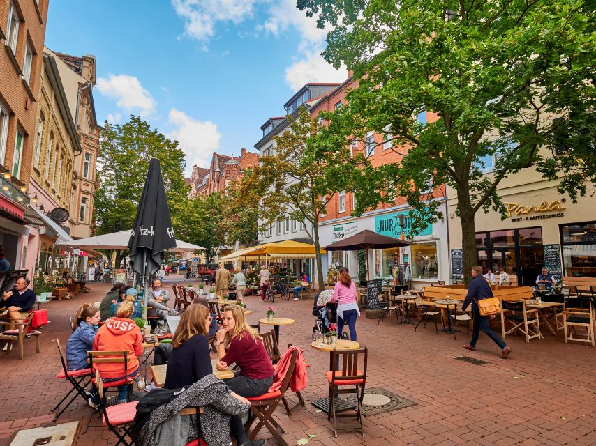 Hannover: Culinary walking tour district List/Oststadt - Bahlsen connects biscuits with Hannover
