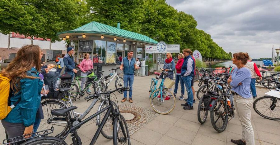 Hannover: Guided Bike Tour for Foodies with Tastings - Why a bicycle is a smart way to see Hannover