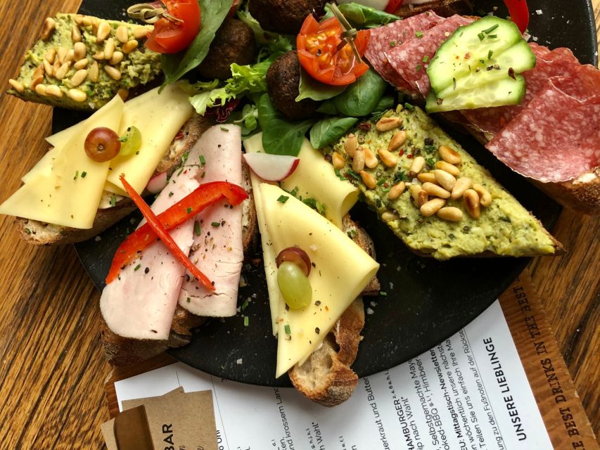 Hannover: Guided Bike Tour for Foodies with Tastings - The first ride through central Hannover