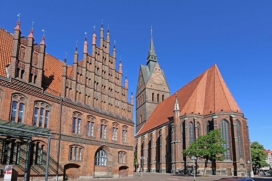 Hannover: Guided Old Town Walking Tour - New Town Hall and Hannover’s civic face