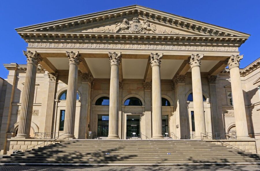 Hannover: Guided Old Town Walking Tour - The guide makes or breaks the experience