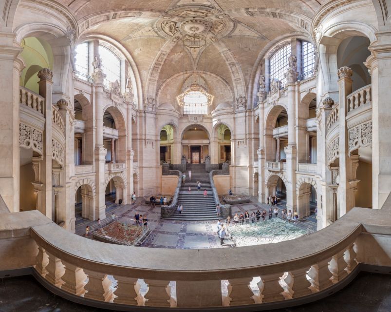 Hannover: New Town Hall exclusive Guided Walking Tour - Starting outside the New Town Hall