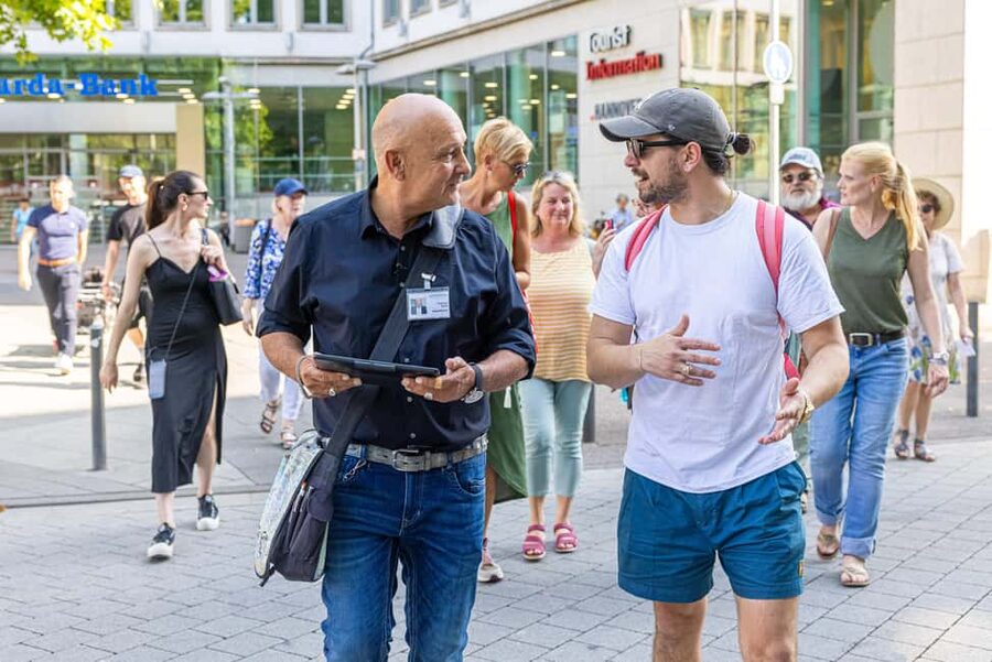 Hanover: Crime Walking Tour - Georgsplatz and the city’s public face