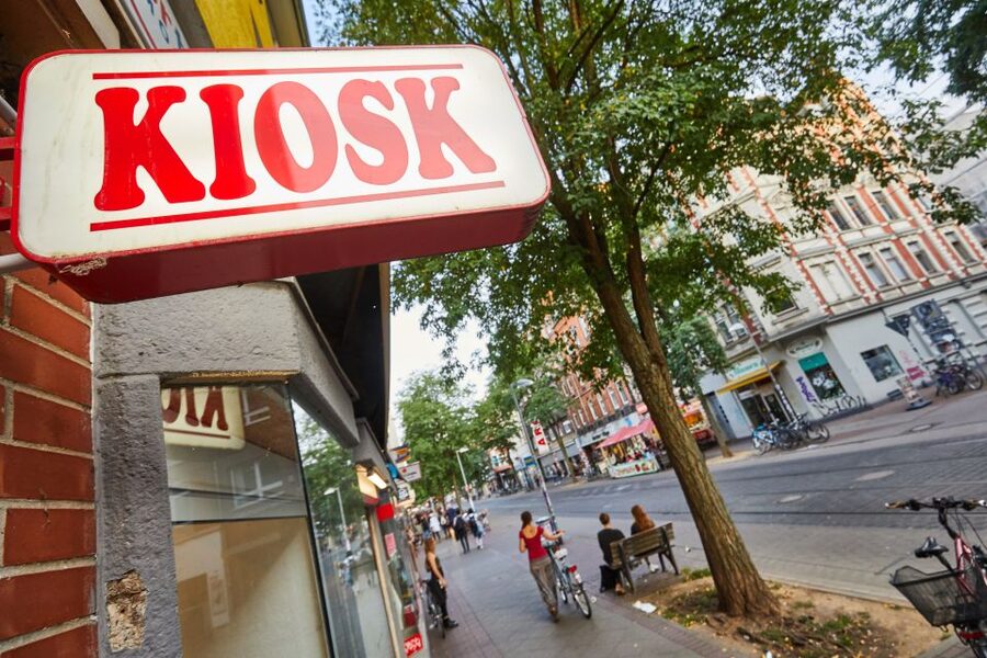 Hanover: Guided Walking Tour of the Linden-Limmer District - Nedderfeldstraße, graffiti, and the Apollo cinema