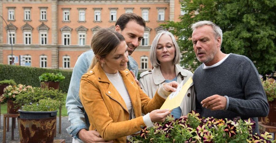 Hanover: Linden-Limmer Krimi-Rätsel-Tour - Solving the clues as a team