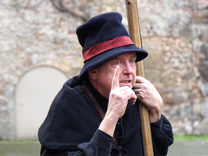 Hanover: Night tour with night watchman Melchior - Following Melchior into Hanover after dark