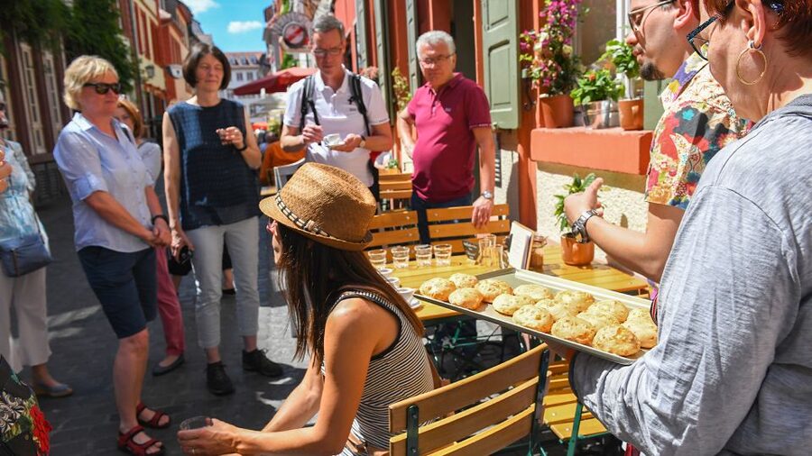 Heidelberg: Culinary city tour with delicious samples - Starting at Herkulesbrunnen by the Town Hall