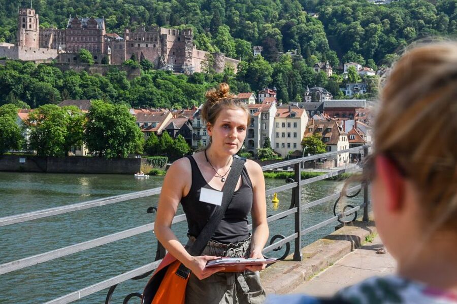Heidelberg: Entertaining Guided Tour to Old Town Highlights - Famous names along the Neckar River