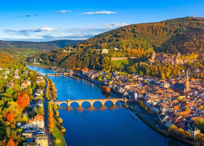 Heidelberg: Neckar River Sightseeing Cruise with a Drink - The first 15 minutes: Heidelberg from the river