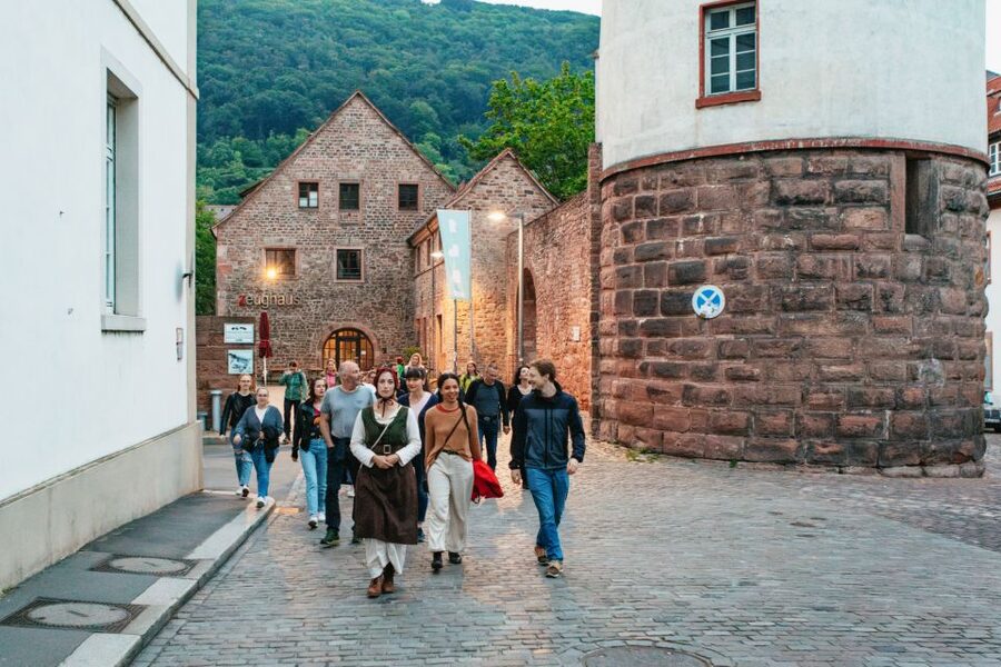 Heidelberg: Scary Tour with Hangman’s Daughter - Meeting the Hangman’s Daughter at Kornmarkt