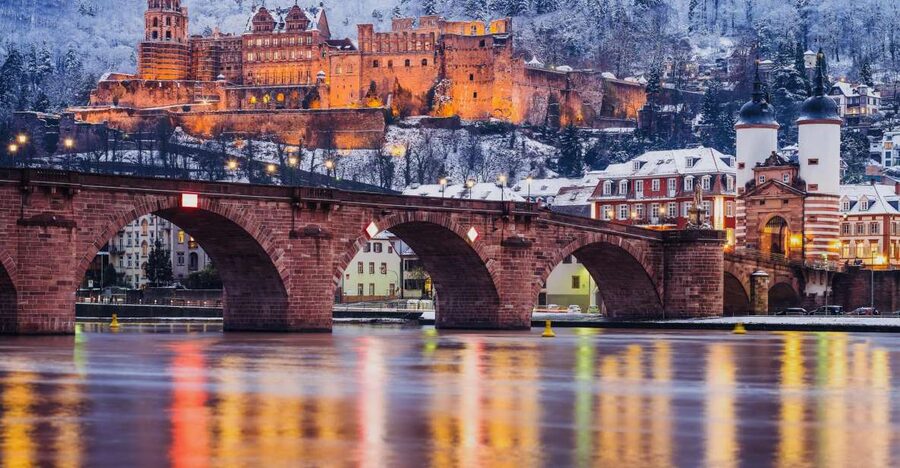 Heidelberg: Sightseeing Boat Tour with Mulled Wine - Passing the Old Bridge with the castle in view