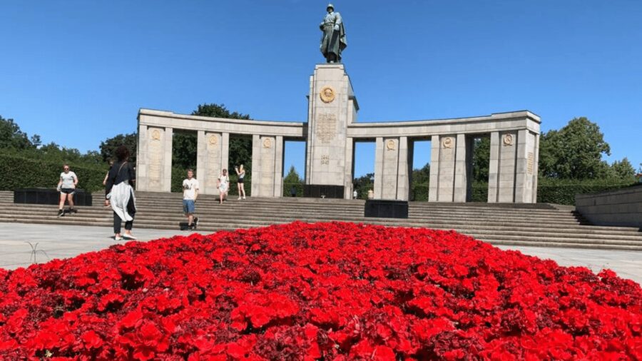 Hitler to Stalin - WWII & Cold War Tour (Small Group) - The route’s then-and-now photographs