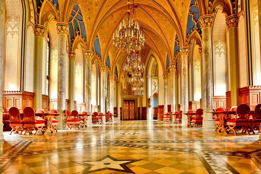 Hohenzollern Castle: Full-Day Tour from Frankfurt - First sight of the castle on its mountain cone