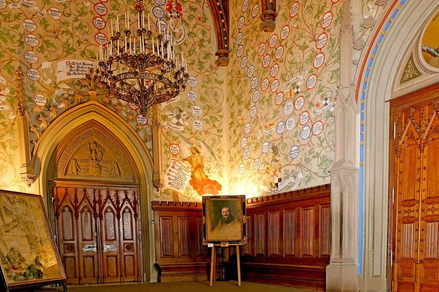 Hohenzollern Castle: Full-Day Tour from Frankfurt - Royal Winter Magic in the colder months