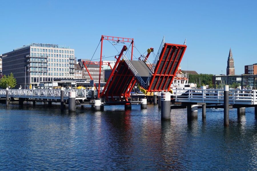 Kiel: City Highlights Express Walking Tour with a Local - Old Market and the city’s central rhythm
