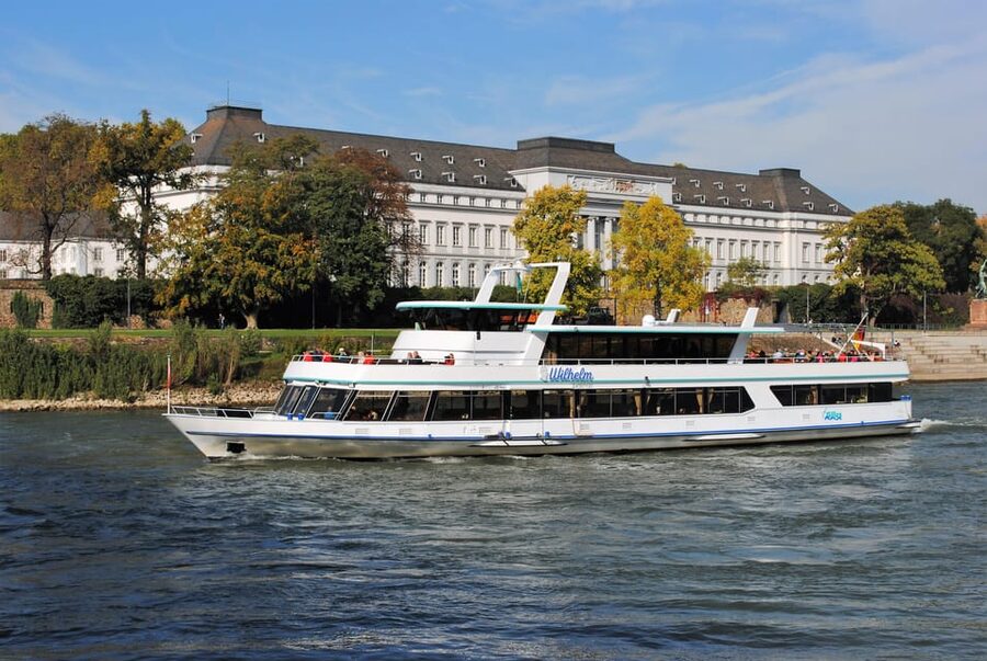 Koblenz: Rhine Valley Castles and Palaces Boat Tour - Stolzenfels Castle and the changing Rhine view