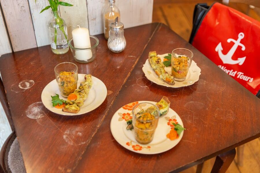 Kreuzberg: Culinary Food Tour - The guides and the storytelling