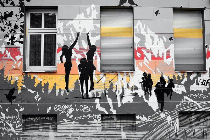 Kreuzberg Walking Tour: Immigrants, Artists & Hipsters - Berlin Wall remains and creative reuse