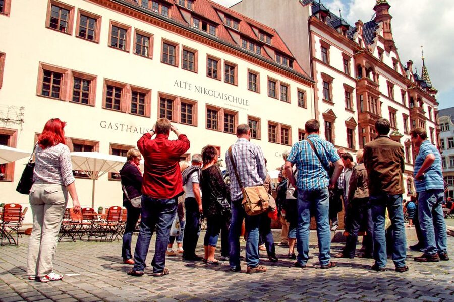 Leipzig: 1.5-Hour Historical Walking Tour in German - Leipzig Central Station and its two halves