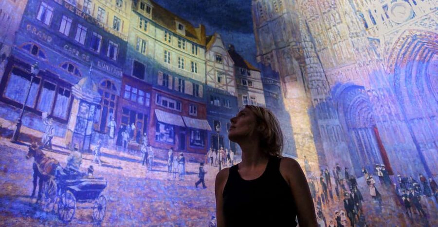 Leipzig: 360° Panorama THE CATHEDRALE OF MONET ticket - Entering the 32-meter-high cathedral scene