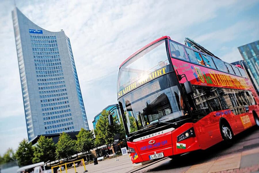 Leipzig: Bus Tour with Walking Tour - From the zoo to Gohlis