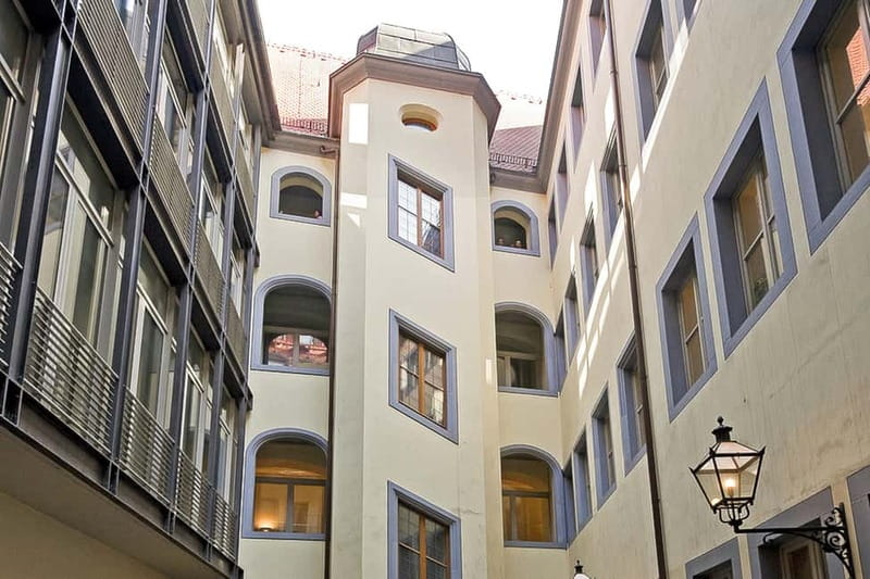Leipzig: Courtyards, Houses, Trade - Passage Tour in German - From trade courtyards to early shopping centers
