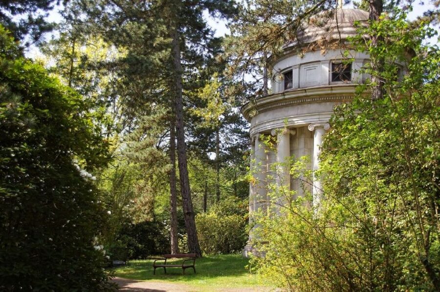 Leipzig: Guided Tour of the Southern Cemetery - A tour that changes how you see cemeteries