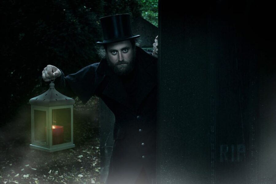 Leipzig Old Cemetery: 75-Minute Dark History Tour - A gravedigger guide sets the tone
