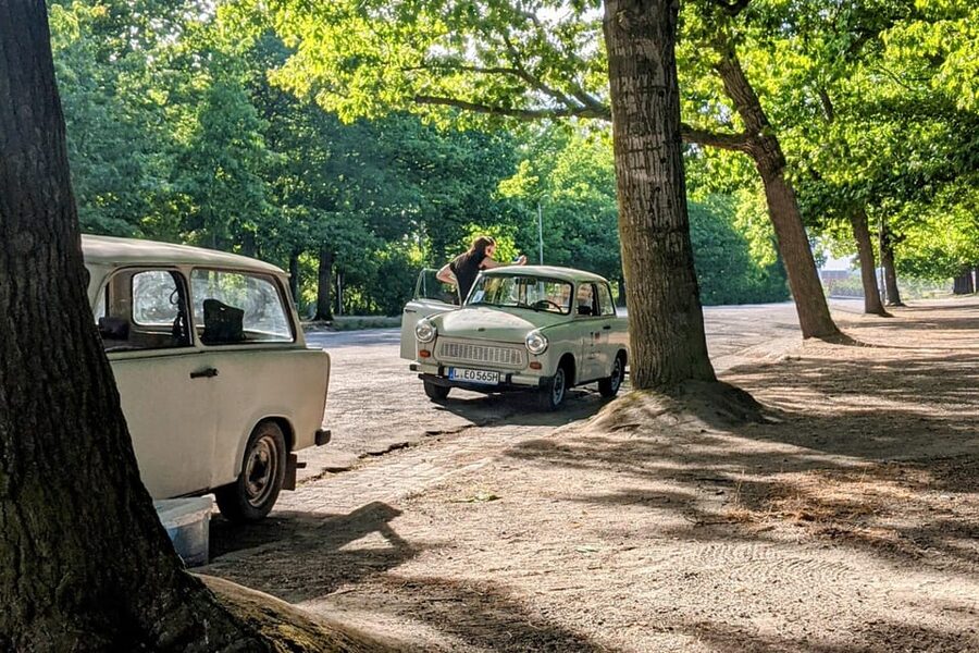 Leipzig: Trabant Rental for your very own tour - The briefing: petrol tap, gearstick, and old-car manners