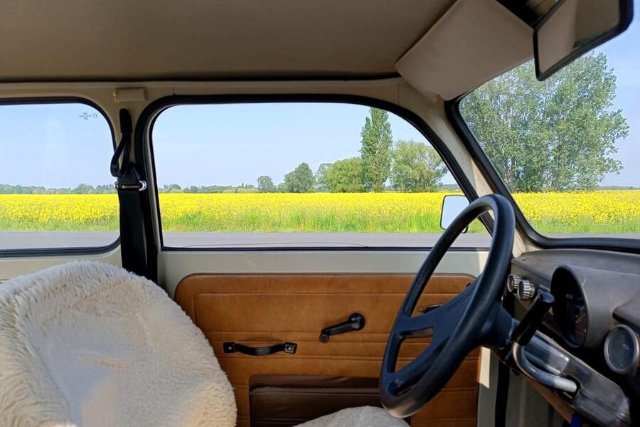 Leipzig: Trabant Rental for your very own tour - Meeting the Trabant at Bayerischer Bahnhof