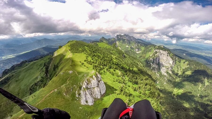 Lenggries: Tandem Paragliding Flight - Who will enjoy this most?