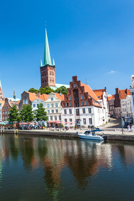 Lübeck: 1-Hour Splash Bus City Tour - The famous splash into the Trave