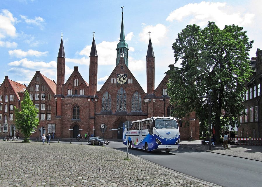 Lübeck: 1-Hour Splash Bus City Tour - Seeing the seven towers from the river