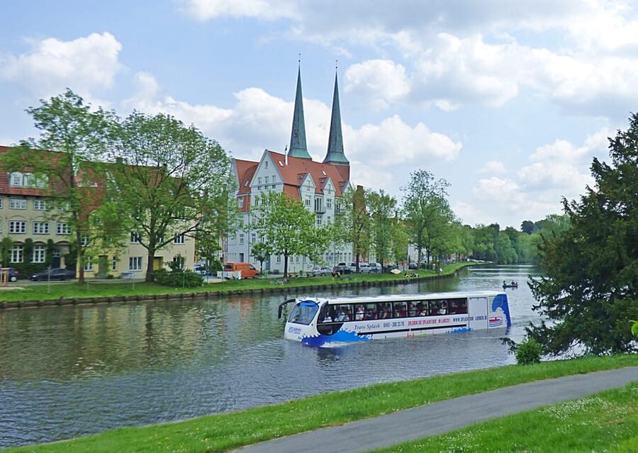 Lübeck: 1-Hour Splash Bus City Tour - Comfort, windows, and weather