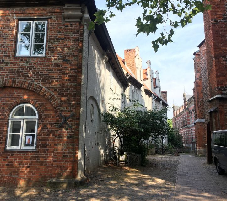 Lübeck: Backyards and Town Houses Private Guided Tour - Key things to know about Lübeck’s backyards tour