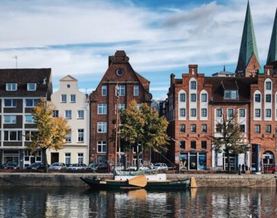 Backyards and Town Houses Private Guided Tour