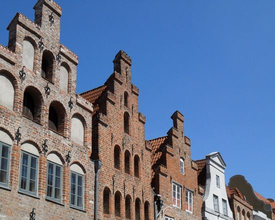 Lübeck: Classic Tour of the Hanseatic City - Starting beneath the Holsten Gate